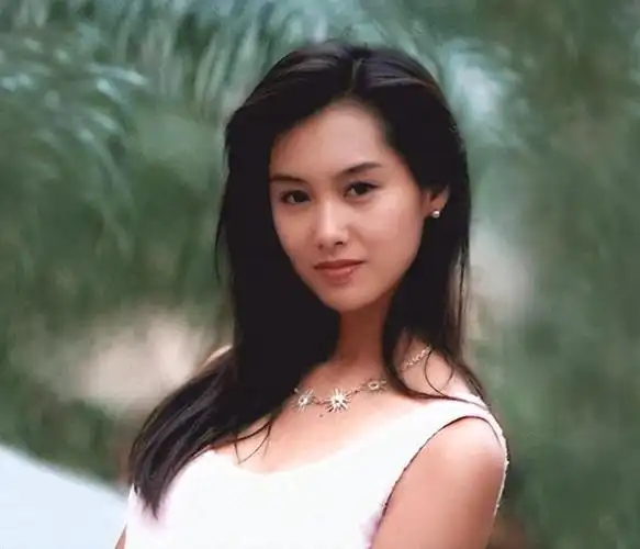 回顾52岁朱茵现状曝光住深山残屋开97年破车自由自在