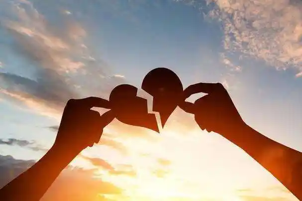 直线距离1km的"异地恋"以分手告终,如何保证异地恋感情维持呢?