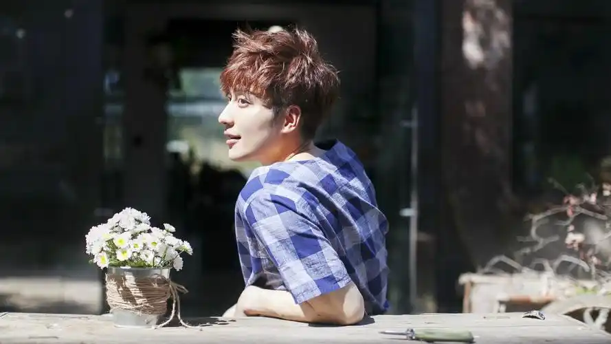 明星kimi乔任梁帅哥明星风尚壁纸1