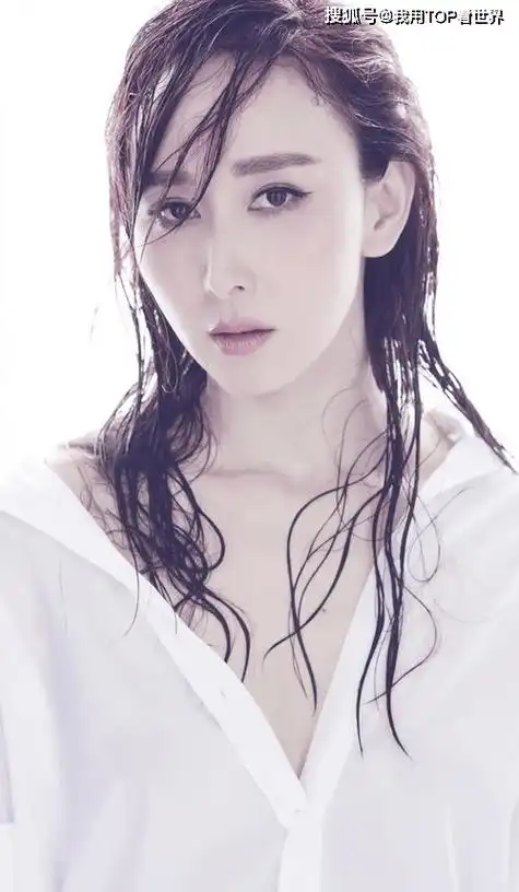 满是成熟韵味!胡静写真赏_身材_魅力_肌肤