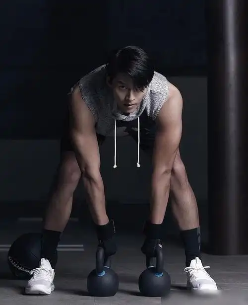 玄彬运动画报少年感满满男神身材管理超严格超粗壮臂肌man爆