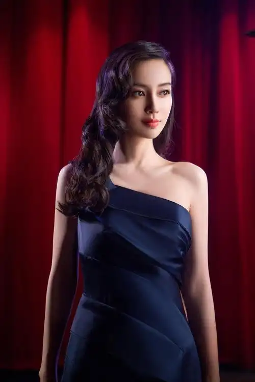 angelababy杨颖头戴皇冠大气温婉写真图片