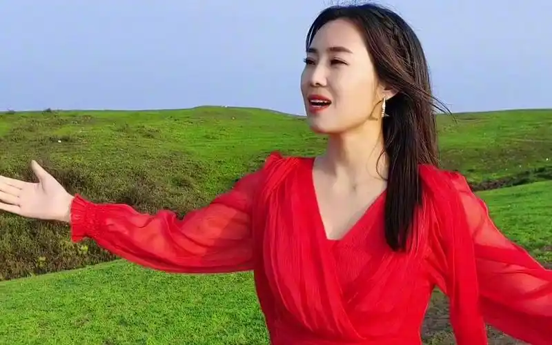 歌手云朵:一生中会遇见多少人 谁会被遗忘谁又被想起