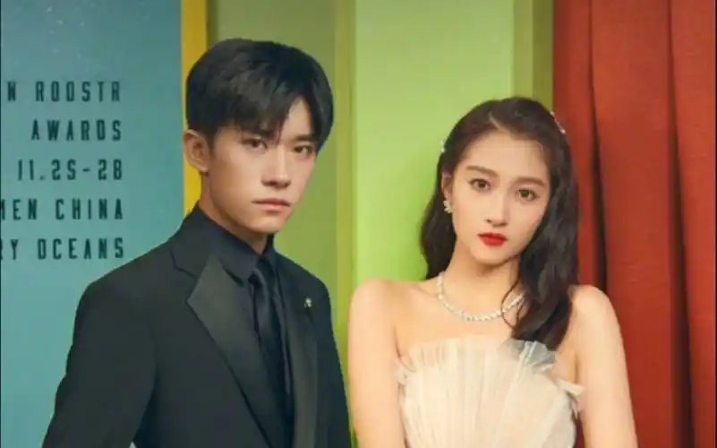 【易烊千玺&关晓彤】金鸡奖同框 萌点整理