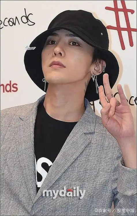 权志龙,作为韩国娱乐圈的传奇人物,他的音乐才华和多方位表现使他成为