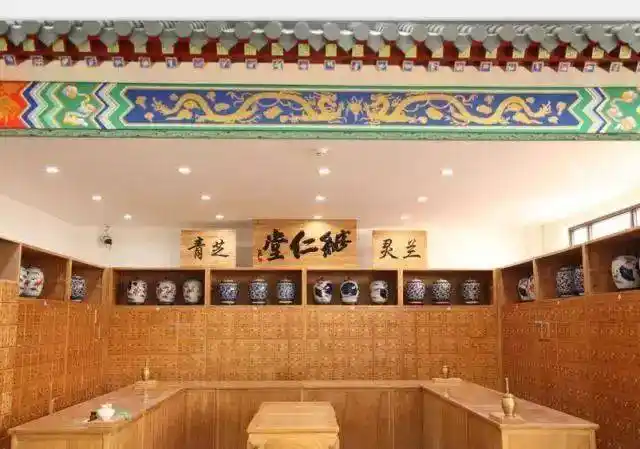 鉴定学为主的医院调剂实训(中药专业的实习合作单位有北京中医医院等)