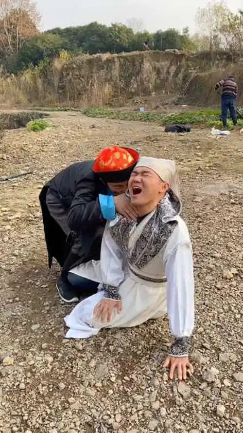 僵尸咬人拍摄现场