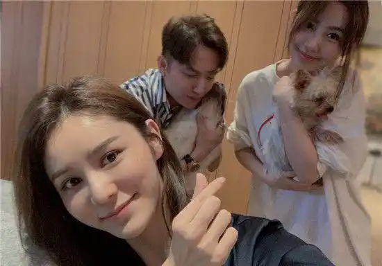 40岁林峯与29岁张馨月已领证,港台男神大都终结于网红?