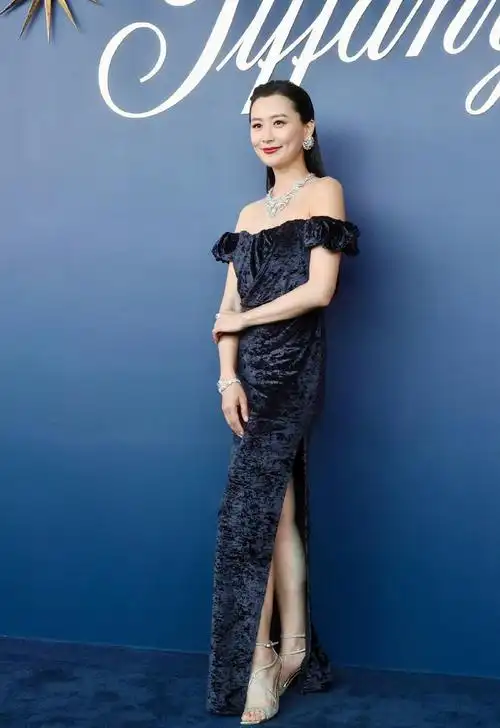 陈法拉,都认不出来了,但是她的变化是往有福气面相的方面方向变的.