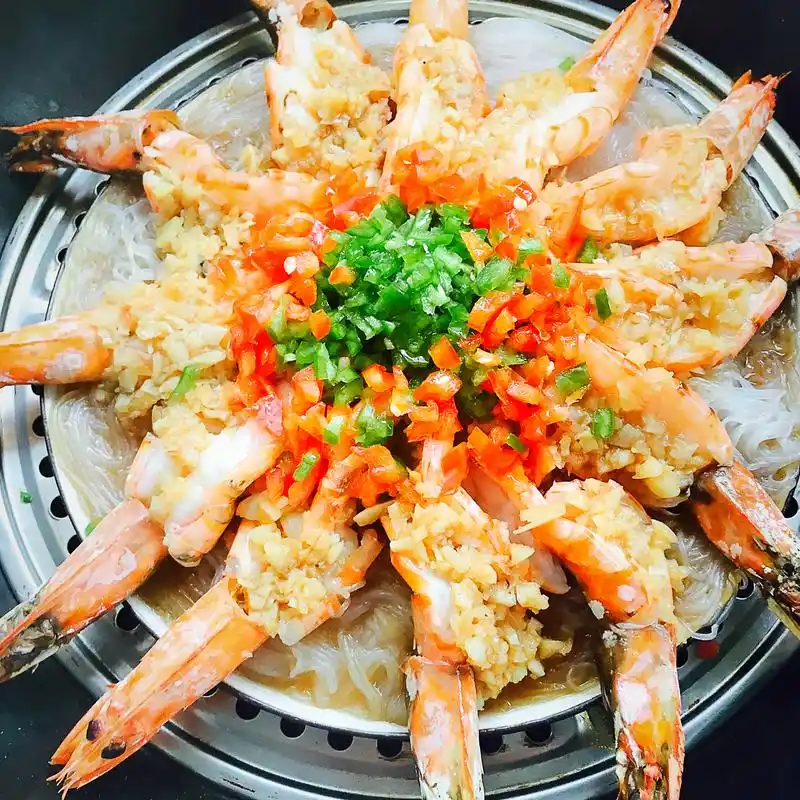 舌尖上的美食诱惑之蒜蓉开背虾,蒜香味道浓郁,做法简单容易上手