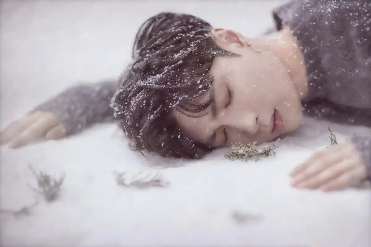 张艺兴新歌圣诞又至mv海报高清图片