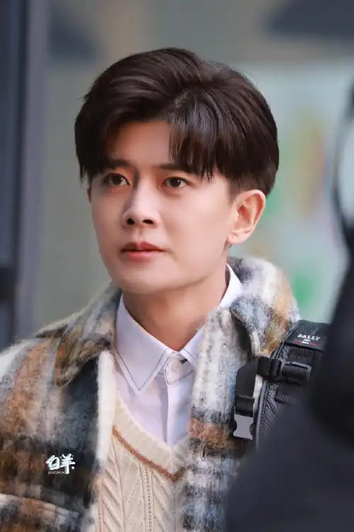 任嘉伦暮色心约#山山带着他的卡姿兰大眼睛来啦@任嘉伦allen