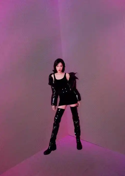 宋茜出席全球时尚大秀活动