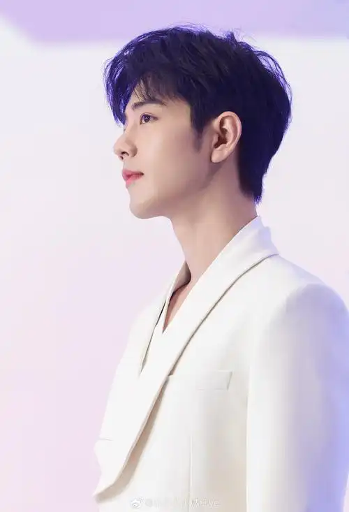 肖战##日常见肖战##工作室是在预告肖战法国vlog吗##肖战工作室发了