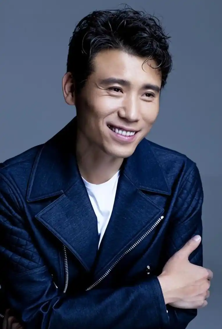 大学毕业后,李乃文发现演员并没有想象中那么好当,面对毕业一年以来