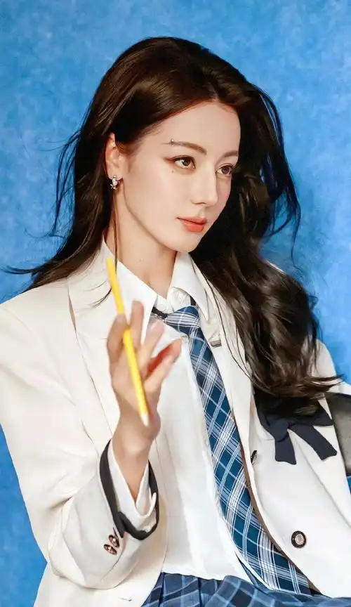 [兔子][兔子] 热巴在开推2中的每一个造型,都美在了我的心坎上啊,她的