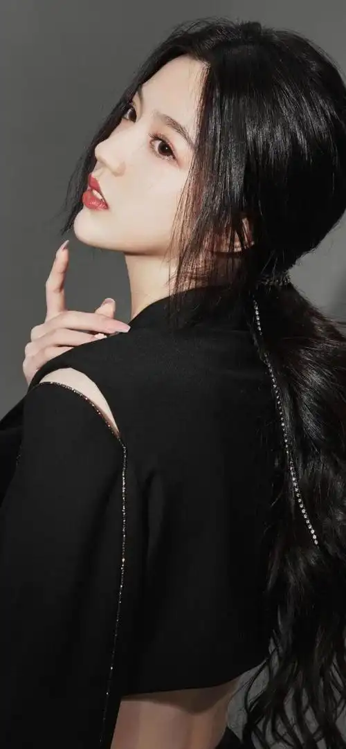 壁纸丨黑色系气质高冷小姐姐