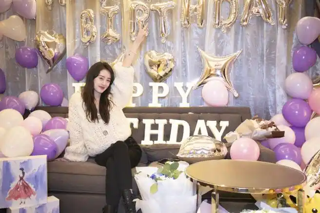 袁冰妍生日被跳舞熊壁咚