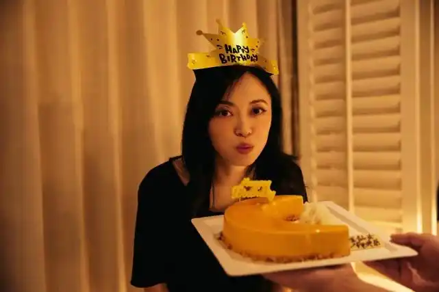 而在过完生日之后的姚晨,也继续努力的营业,她本人及其工作室也接连的