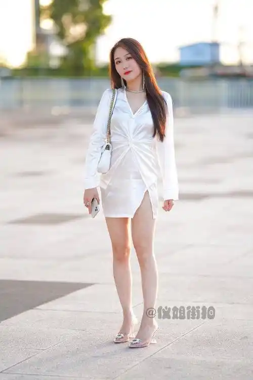 气质脱俗的女人街拍,搭配得当,果然是天生丽质女神范十足_款式_风格