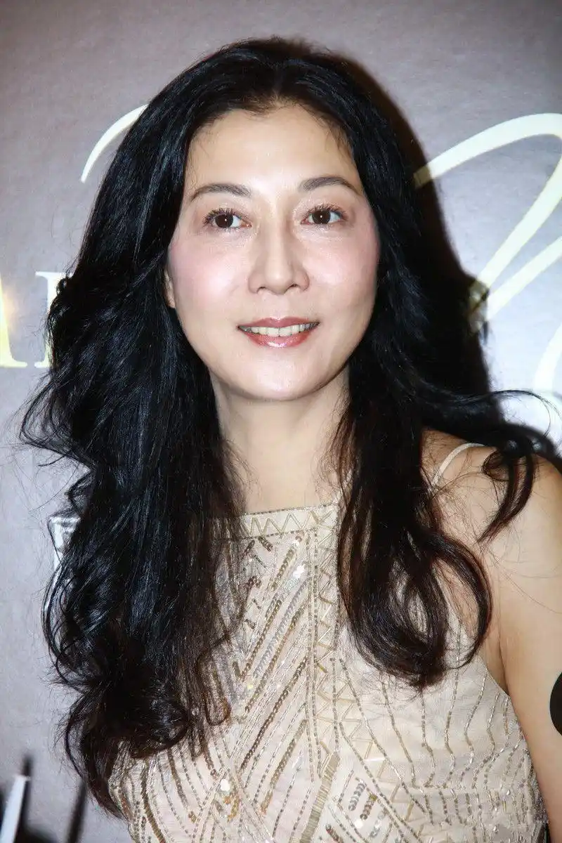 吴绮莉打扮是朴素跟平常阿妈没啥区别但身材可不一般