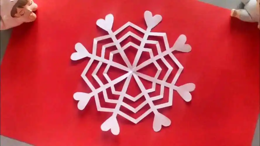 小雪已至,剪个简单又好看的雪花剪纸吧