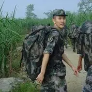 英姿飒爽的兵哥哥帅气军人头像