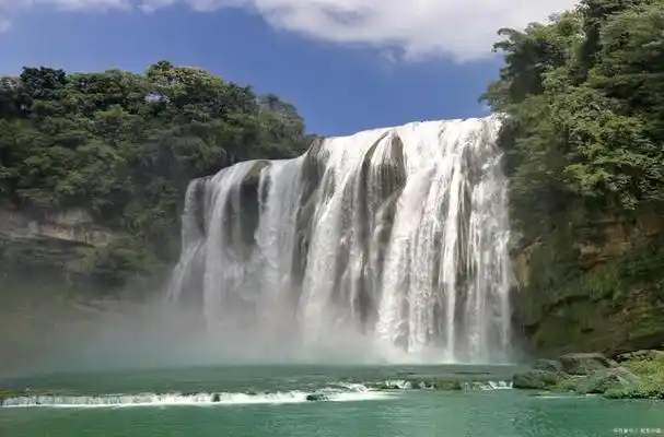 黄果树瀑布是中国最著名的瀑布之一,也是世界上最大的瀑布群之一.