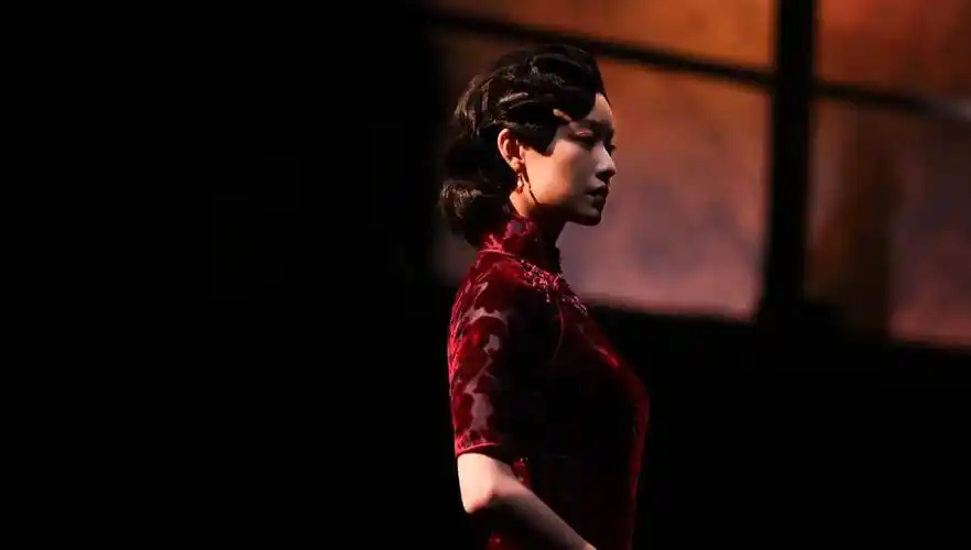 倪妮话剧《如梦之梦》演出,旗袍之美与演技的完美融合_生活_角色_观众
