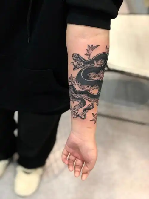 蛇纹身小臂纹身