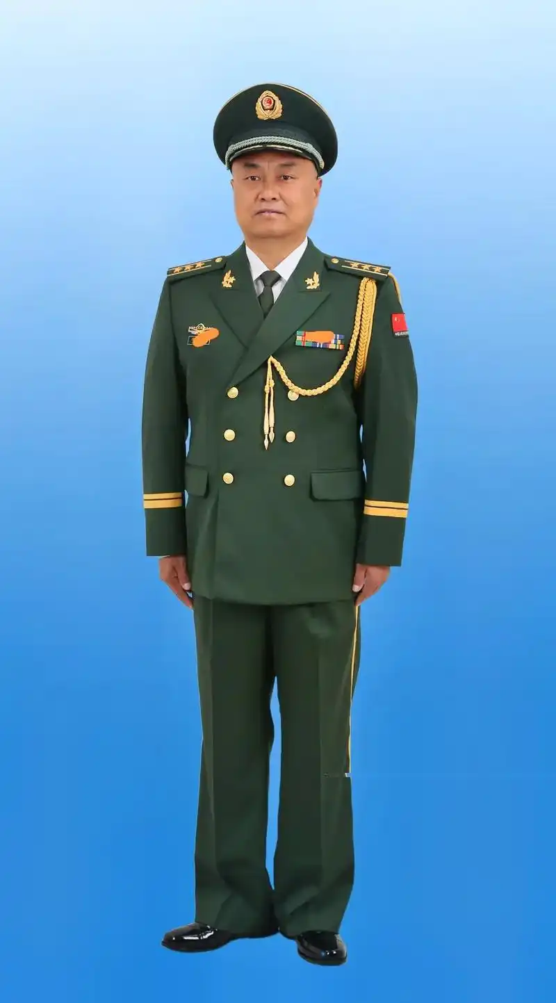 从军二十八载,难忘军旅生涯,更喜欢绿色军衣!过去的苦和累变成 - 抖音