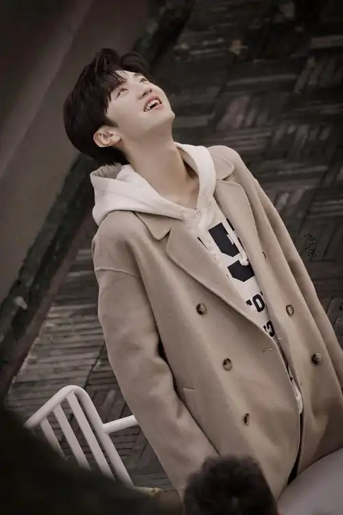 11月18日陈哲远超燃美食记上下班图