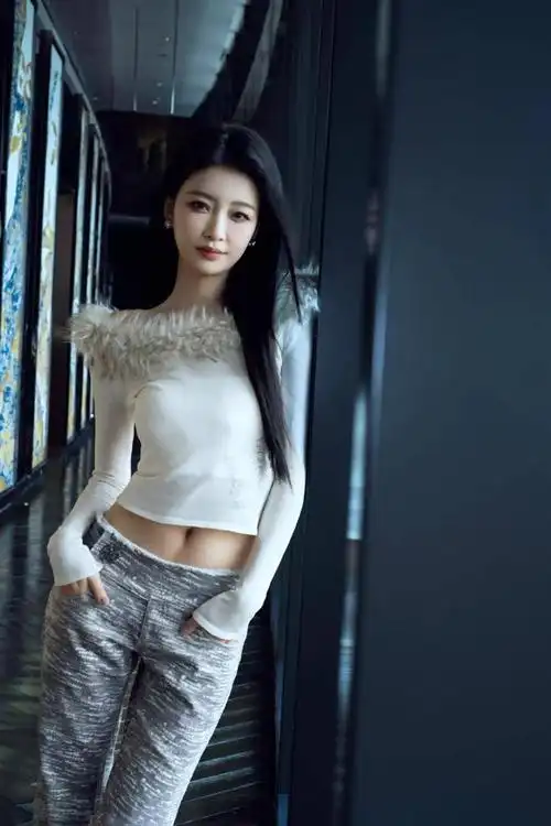 辣妈30岁孙怡,魔鬼身材饱满有料,魅惑眼神好勾人!