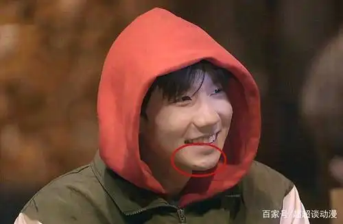 王源脸上痘痘越发严重,众人呼吁让他戒烟,美颜滤镜都救不了