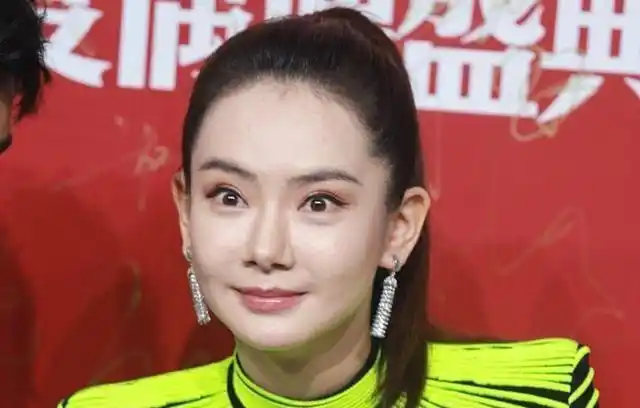 戚薇怒怼记者老子这辈子也没贴过什么双眼皮贴我是割的咋了