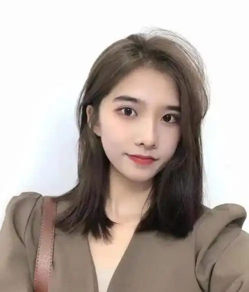 简约清爽直发锁骨发图片 时尚百搭发型谁剪都适合 - 女生直发 - 发型