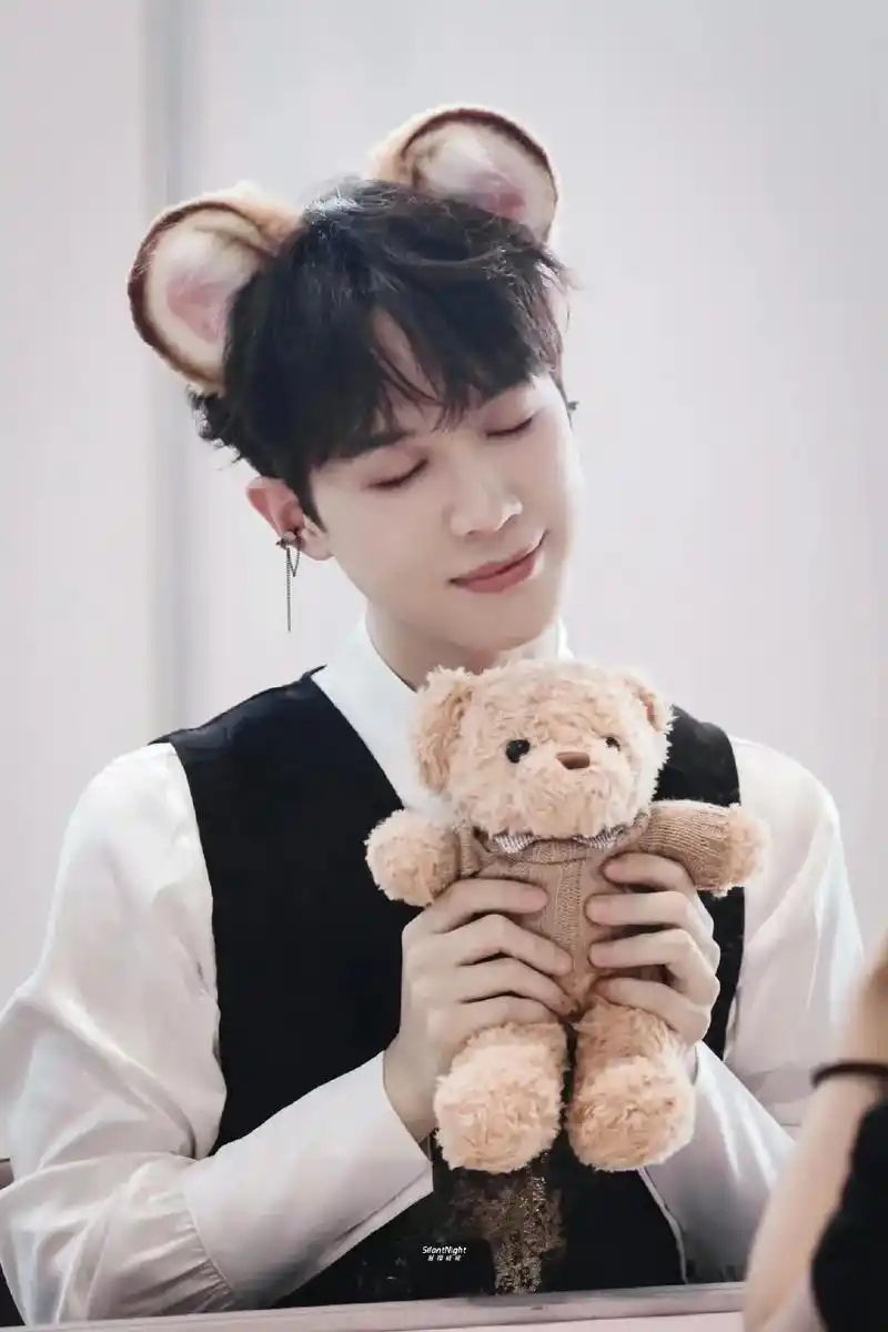 倒霉死勒就是这个世界上最可爱的小孩! 图源微博:silen - 抖音