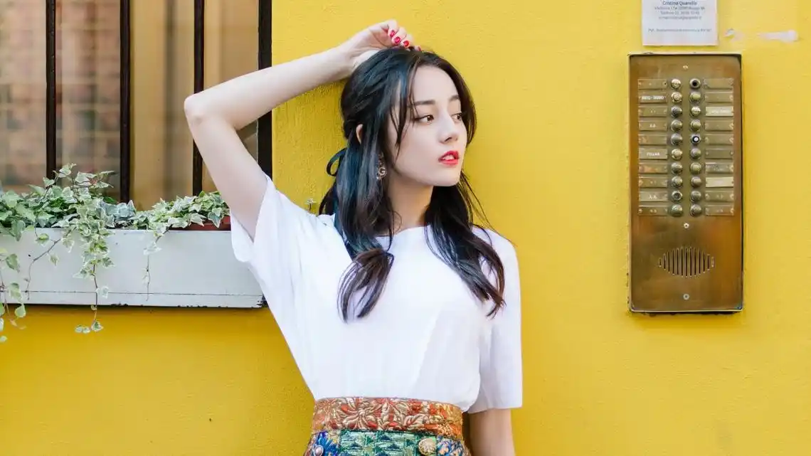 迪丽热巴图片-美女壁纸-高清美女图片-娟娟壁纸