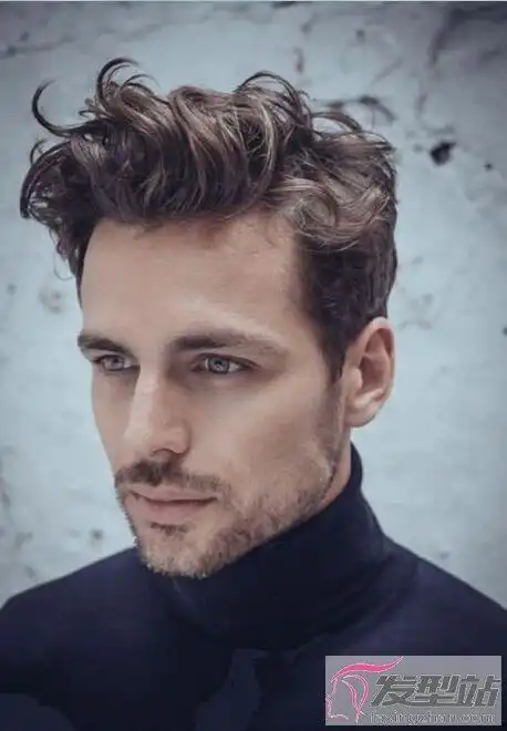 2019男士流行卷发发型男士大爱满头小卷短发烫发显露时尚感