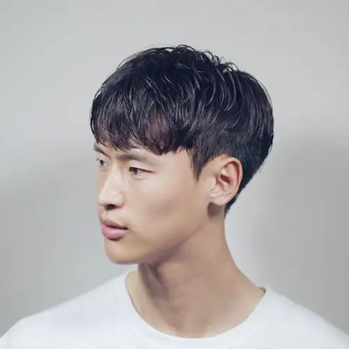 男生潮发型之微卷发型齐刘海微卷烫发图片4