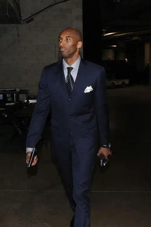 科比利落的西装造型