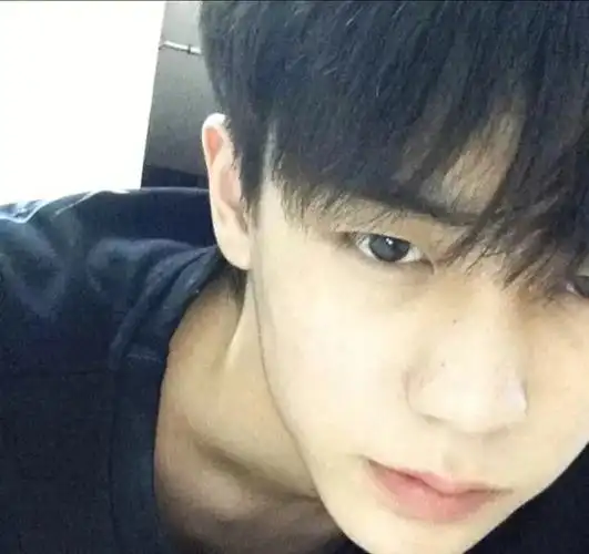 410余庆伟头像来啦