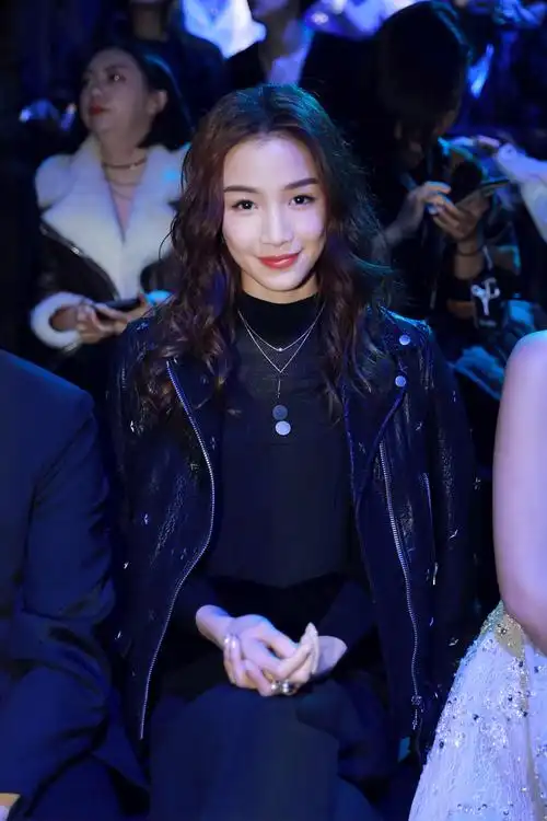 欢娱影视创始人于正携旗下演员张南,高雨儿,何奉天,王一哲亮相红毯