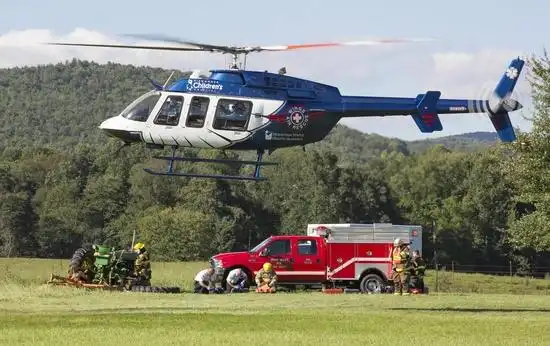 大型农业农药直升机载药800公斤 每天喷洒达18万亩