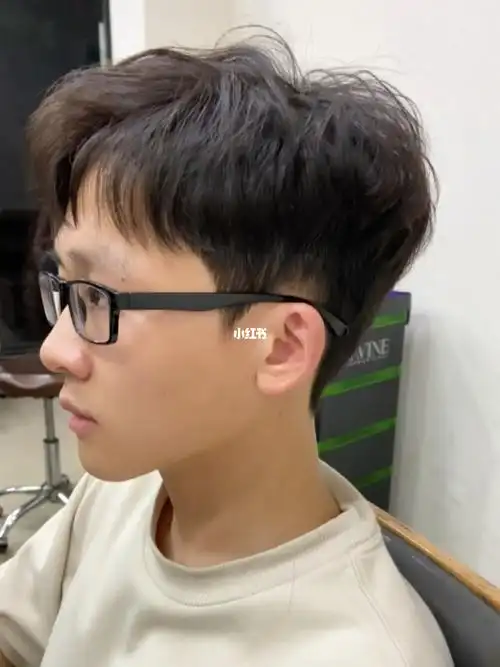 韩式烫发韩式纹理三七发型暖男必备发型