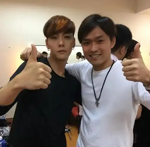 高端婚礼现场,张馨月比新娘惊艳,土味不见啦!陈伟霆被争相合影