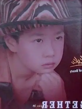 王一博童年照