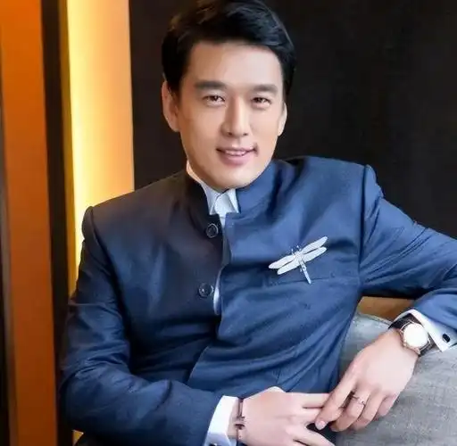 王耀庆以"霸道总裁"角色走红,却幽默风趣,行事风格反差大