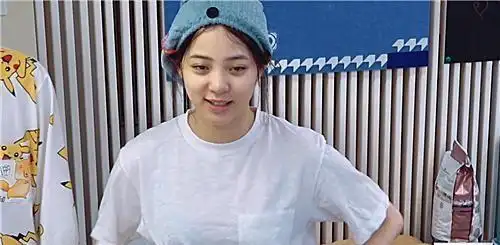 有一种整容叫欧阳娜娜卸妆看到她素颜状态网友很普通