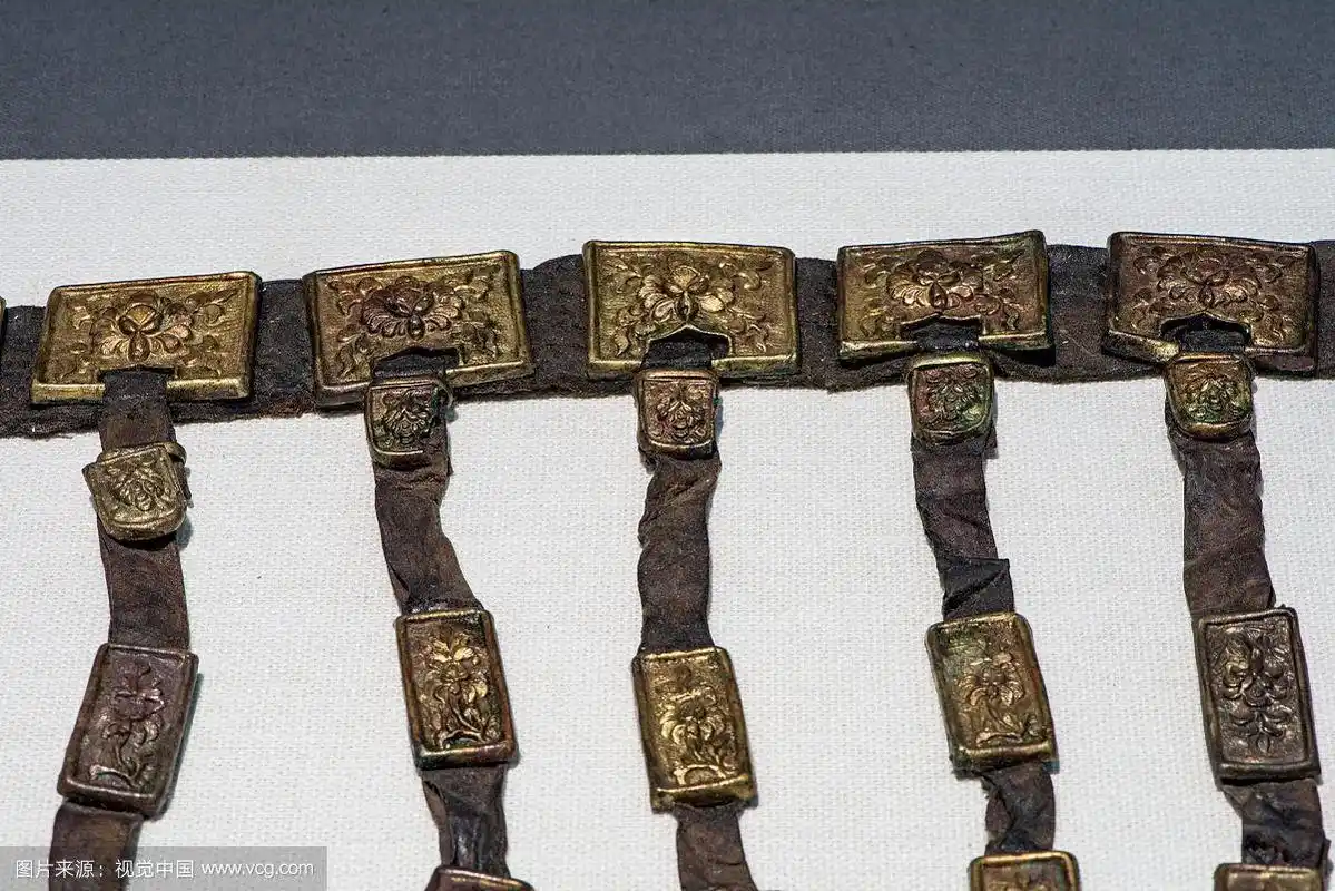 辽代鎏金牡丹纹蹀躞腰带